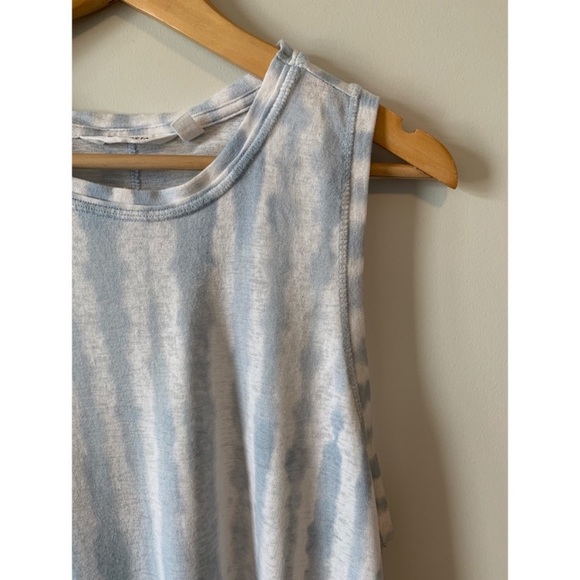 Athleta Tie Dye Blue & White Tank Top Size XL - Picture 3 of 9
